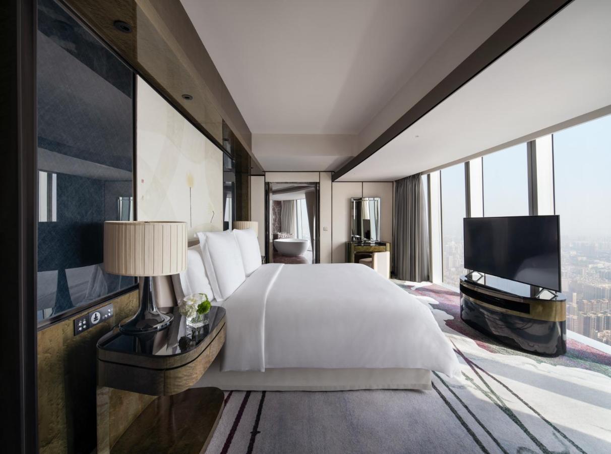 Four Seasons Hotel Guangzhou-Free Shuttle Bus To Canton Fair Complex & Overseas Buyer Registration Services During Canton Fair Period Екстер'єр фото